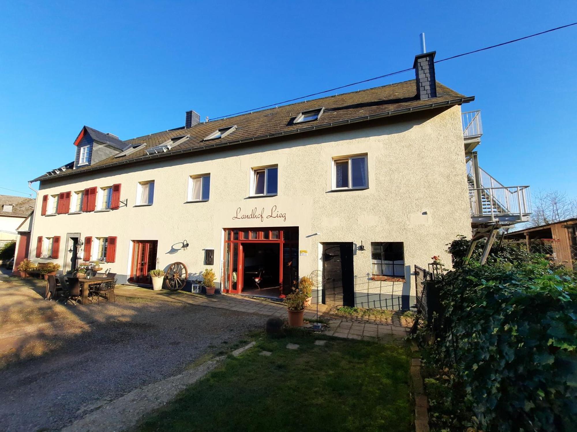 Landhof - Tierische Auszeit In Unseren Gemuetlichen Lieg